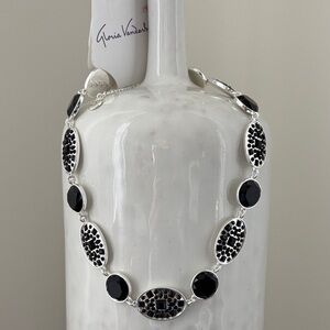 Gloria Vanderbilt Reversible,Black w/Silvertone sides, round acrylic bead,ovals